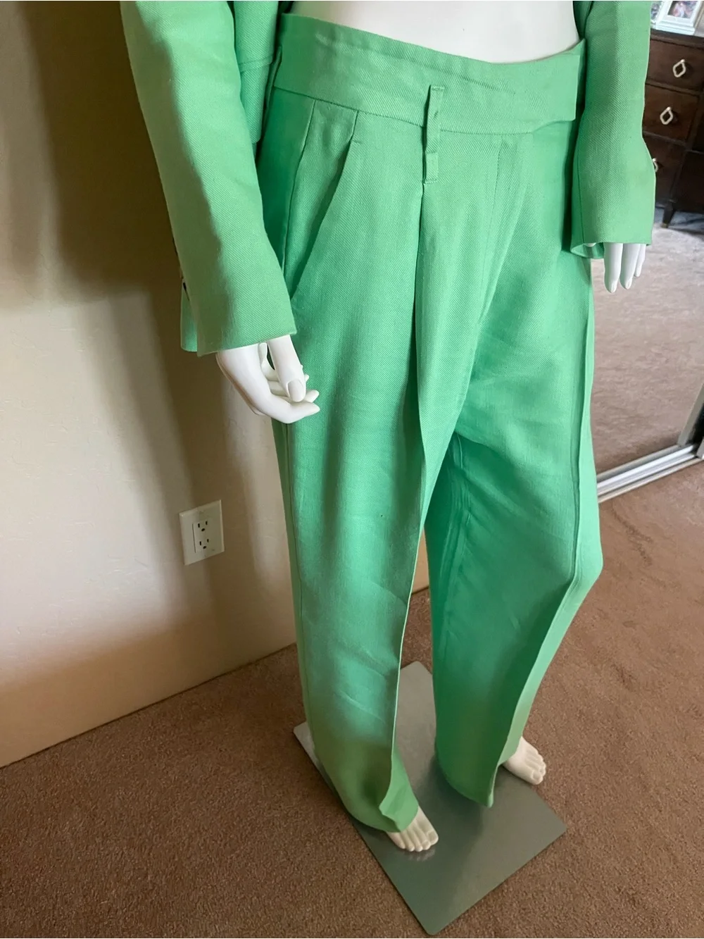 Reiss Mint Green Tailored Blazer and Wide-Leg Pants Set - blazer 8, pant 6 - Picture 11 of 16